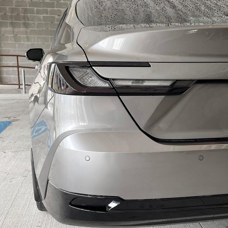 SlickMod فيلم فينيل مدخن مقصوص مسبقًا لمصباح خلفي تويوتا كامري 2025-2026 (مدخن داكن، 2. قطع مصباح خلفي) - Image 4